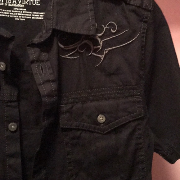 Short sleeved button down collared shirt - Picture 3 of 5